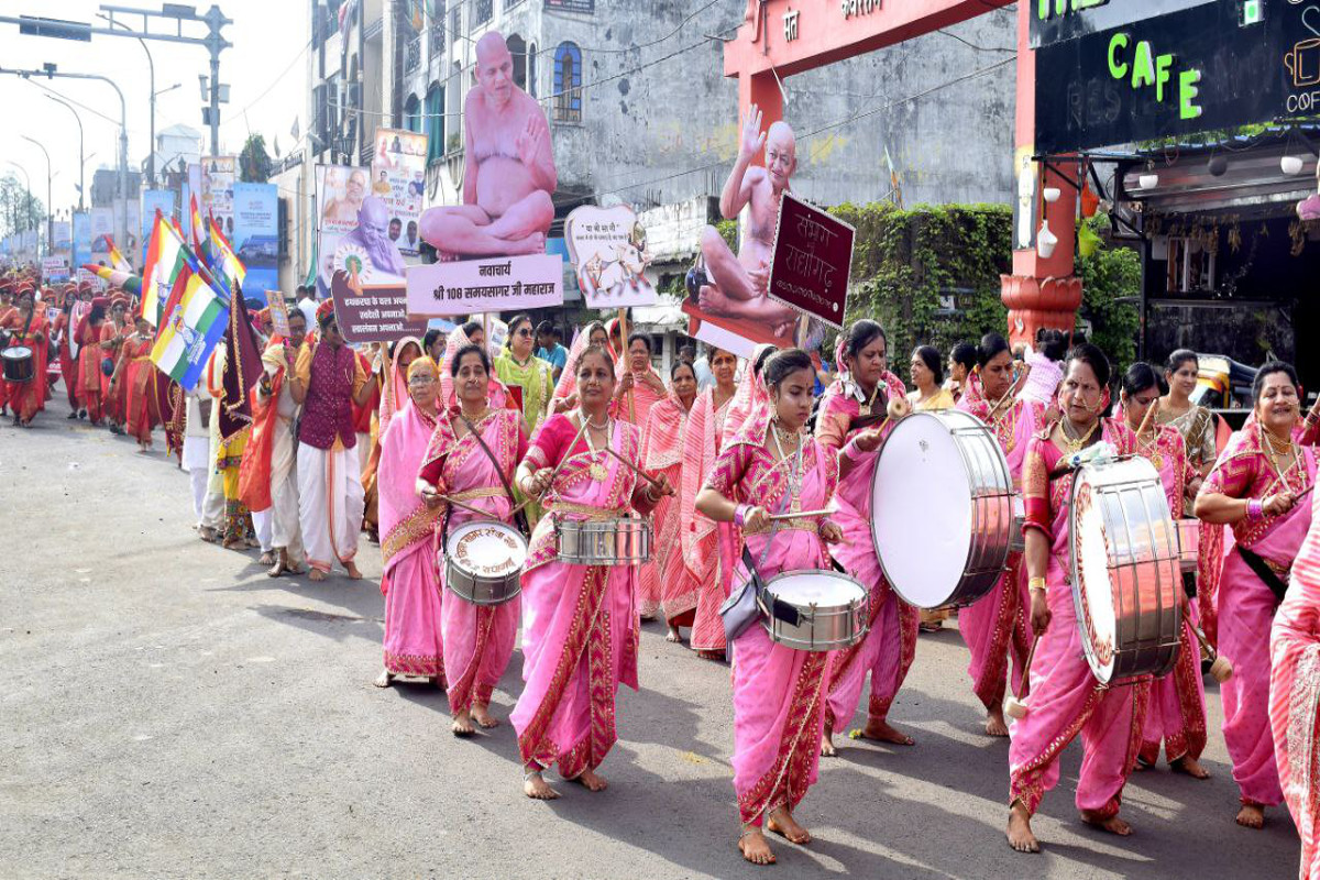 शोभायात्रा में दिखाई नारी शक्ति, बेटियों ने झांसी की रानी बनकर किया शक्ति
प्रदर्शन