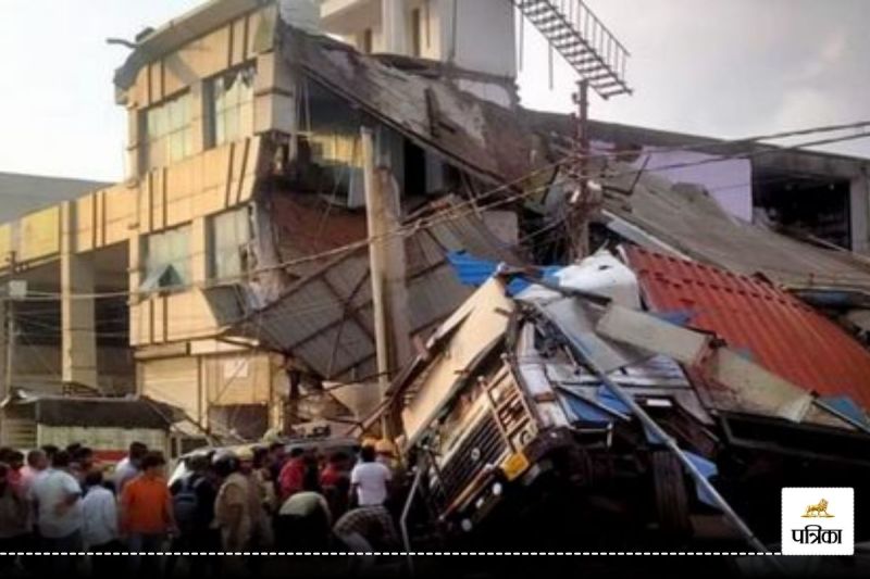 building collapsed in Lucknow 4 dead 13 injured