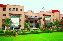 CG Hospital News: सिम्स में पर्ची के लिए लाइन में लगे मरीज को आया हार्टअटैक,
मौके पर हुई मौत.. - image