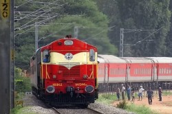 Diwali-Chhath के लिए चलाई जाएंगी दर्जनों Special Trains, 1 करोड़ यात्रियों को
मिलेगी सुविधा, जानिए रूट और टाइम टेबल - image