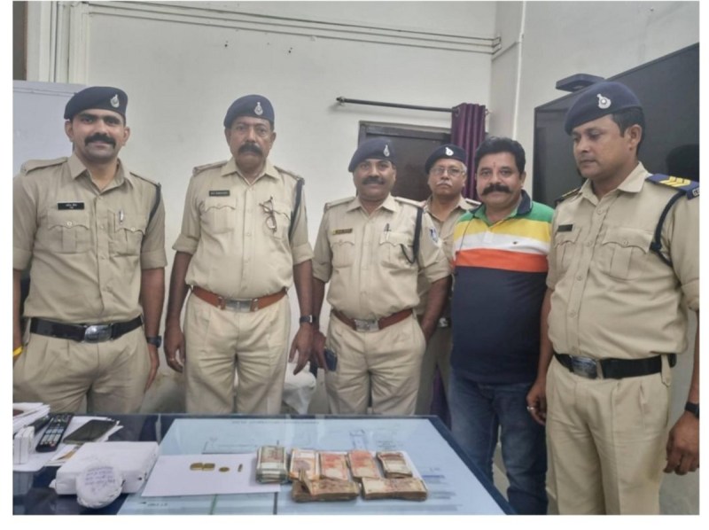 GRP arrested, seized goods worth Rs 17.5 lakh