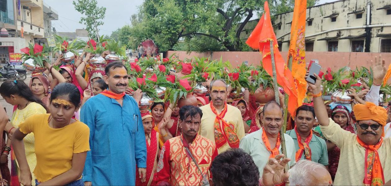 Ganesh Chaturthi: घरों के द्वार पूजे गजराज, पण्डालों में विराजित हुईं प्रतिमाएं शहर में निकली शोभायात्राएं,गूंजे गणपति के जयकारे