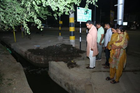 नाले में मिले थर्मोकोल के डिब्बे, मौके का किया निरीक्षण