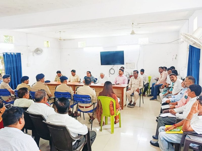 MP got angry at NPA CMO in the review meeting, said- Don't you consider me an MP, why is information about programs not given?