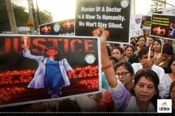 Kolkata Doctor Murder Case: पीड़िता की मां का पहली बार छलका दर्द, भावुक लेटर में
लिखा- बेटी कहती थी… - image