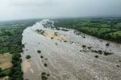 Rajasthan News: मानसून की मेहरबानी का दिखा असर, रेगिस्तान में 37 दिन से लगातार
बह रही है यह नदी - image