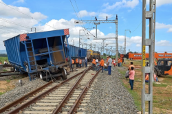 Train Derail: ट्रेन हादसे का असर, वंदेभारत और शताब्दी सहित कई ट्रेनें प्रभावित,
आज भी असर - image