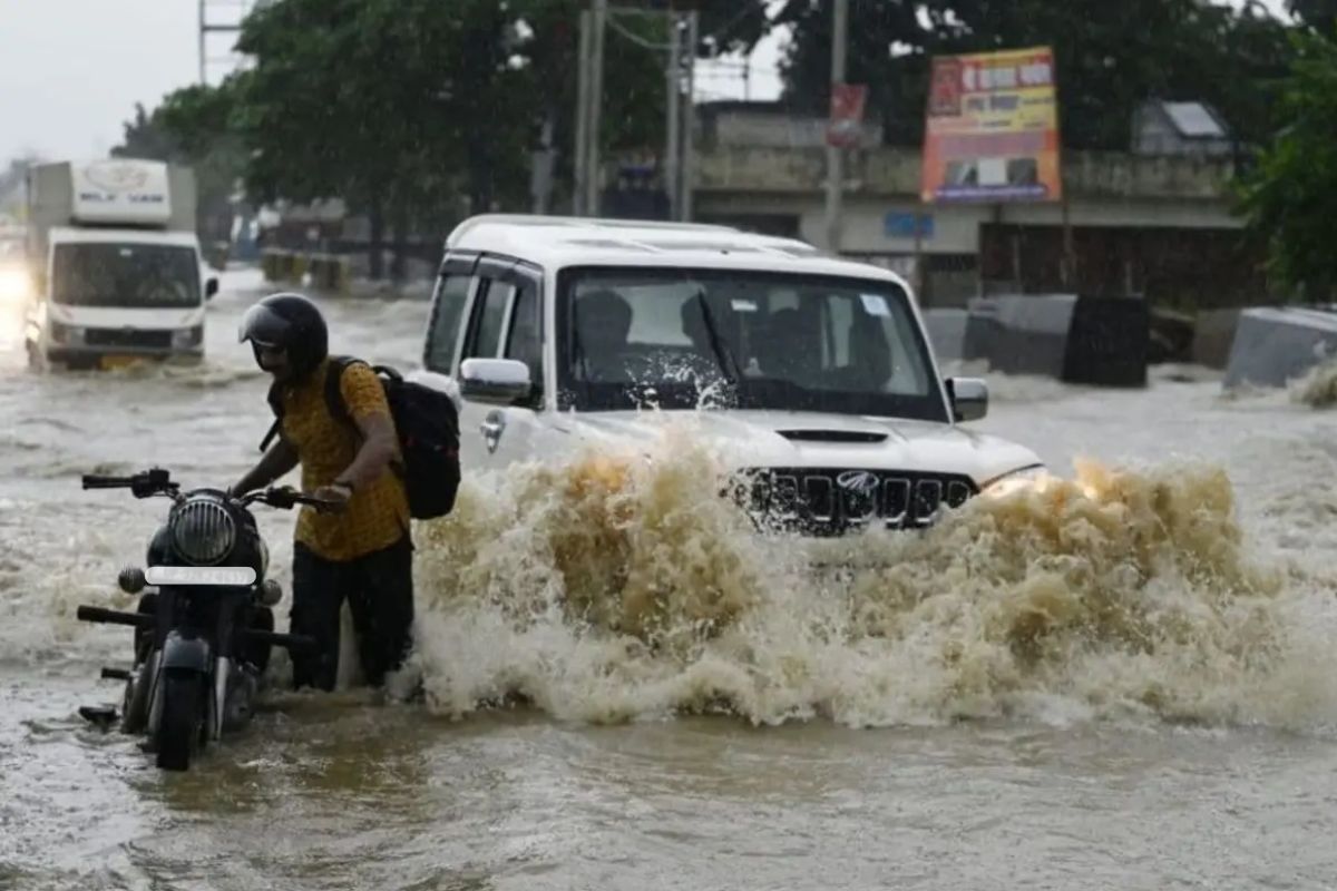 Monsoon Update: पिछले 23 साल में सबसे देरी से 2013 में हुई थी मानसून की विदाई,
जानें इस बार कब जाएगा?