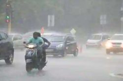 Monsoon Update: जाते-जाते मानसून हुआ मेहरबान! कई जिलों में अतिभारी बारिश का
अलर्ट - image