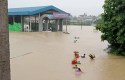 म्यांमार में बाढ़ के कारण हज़ारों लोगों को छोड़ना पड़ा अपना घर