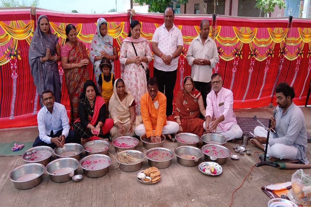 In this city of Rajasthan, they perform Shradh and Tarpan for the peace of
animals, birds, and other creatures