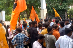 बच्ची से कुकर्म मामले में आक्रोश : परिजन के साथ ABVP छात्रों का स्कूल में
प्रदर्शन, टीचर को फांसी की मांग - image