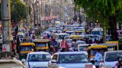 New Traffic System: अब पुलिस नहीं होगी तो भी कटेगा चालान, गाड़ी चलाने से पहले जान
लें नया बदलाव… नहीं तो होगी परेशानी - image