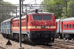 Indian Railways: दिवाली से पहले बदले रूट से चलेंगी एक दर्जन से ज्यादा ट्रेन, सफर
शुरू करने से पहले देखें लिस्ट - image