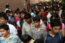 आपकी बात : देश में बेरोजगारी की समस्या लगातार जटिल क्यों होती जा रही है? - image