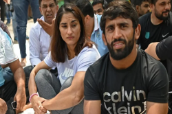 Vinesh Phogat ने छोड़ी रेलवे की नौकरी, रेल से गृह मंत्रालय तक मचा हड़कंप, जानिए
क्या है वजह? - image