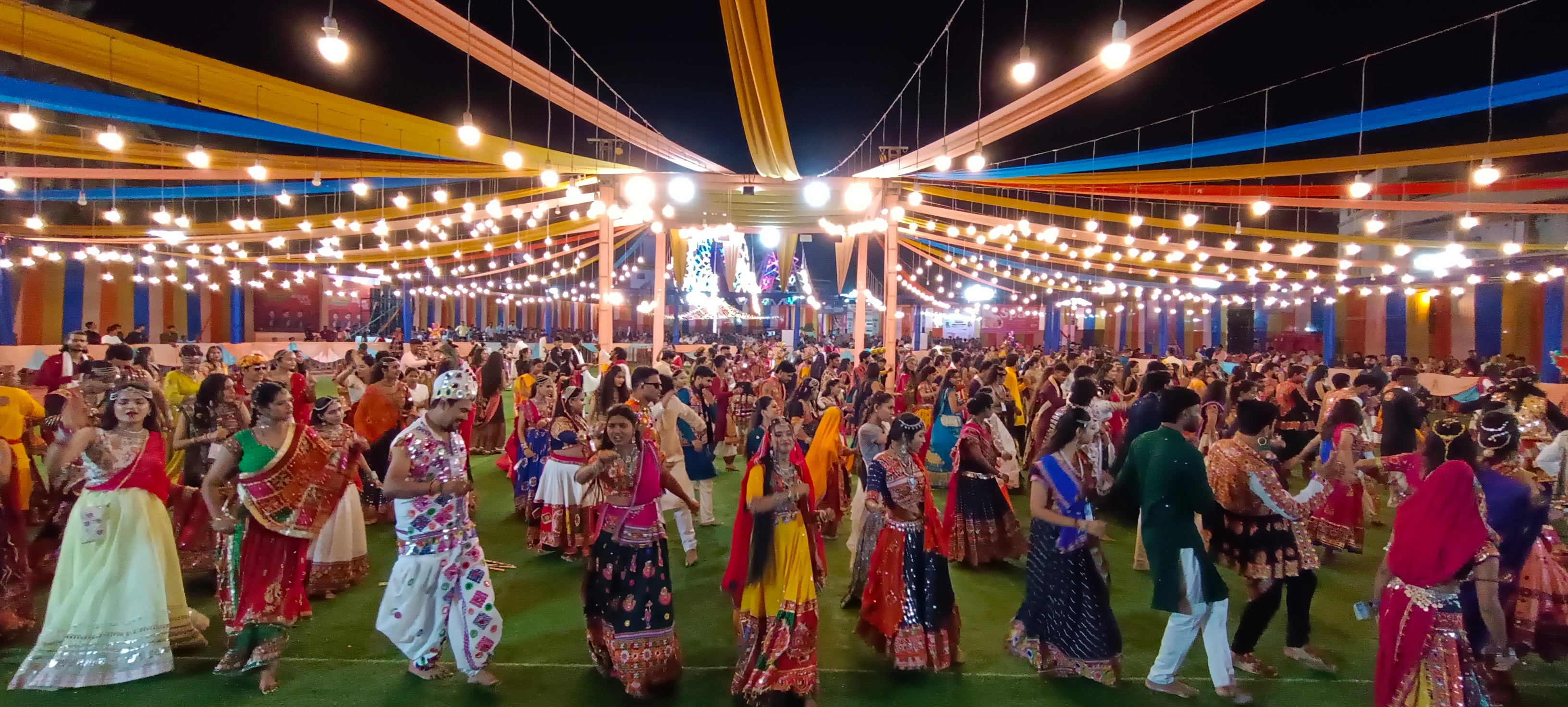 garba dance video : पत्रिका महारास डांडिया महोत्सव में दिखा गजब का उत्साह –
देंखें वीडियो