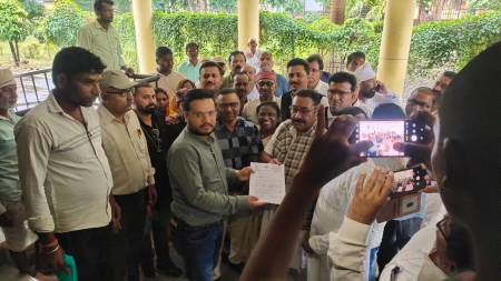 घटनाओं पर अंकुश लगाने कांग्रेस ने सांसद व विधायकों के नाम सौंपा ज्ञापन