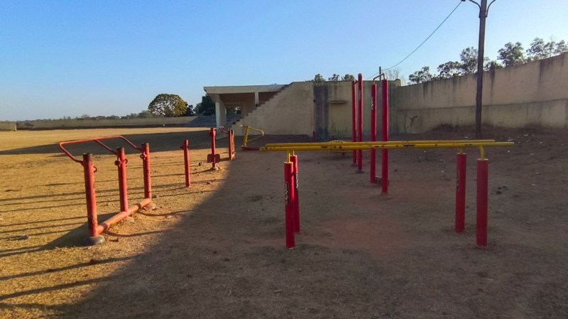 चंदिया में अधूरी सुविधाओं के बीच खेल मैदान का कर दिया लोकार्पण