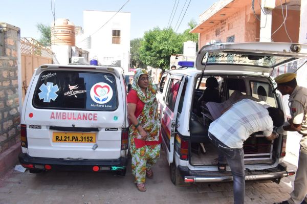 Suicide... Troubled by their loved ones, parents jumped into stitches, pasted them on the walls and expressed their pain.