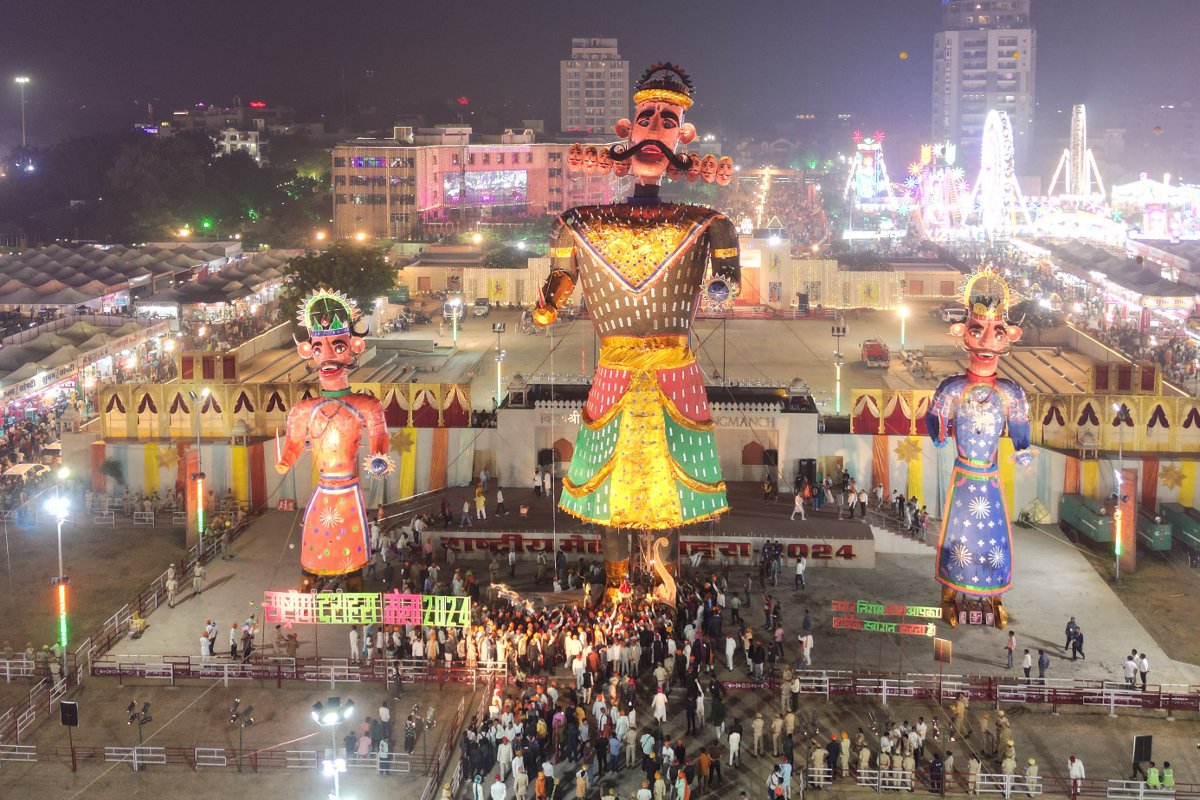 Kota Dussehra Mela : एक लाख से अधिक लोग बने रावण दहन के साक्षी…देखिए तस्वीरें