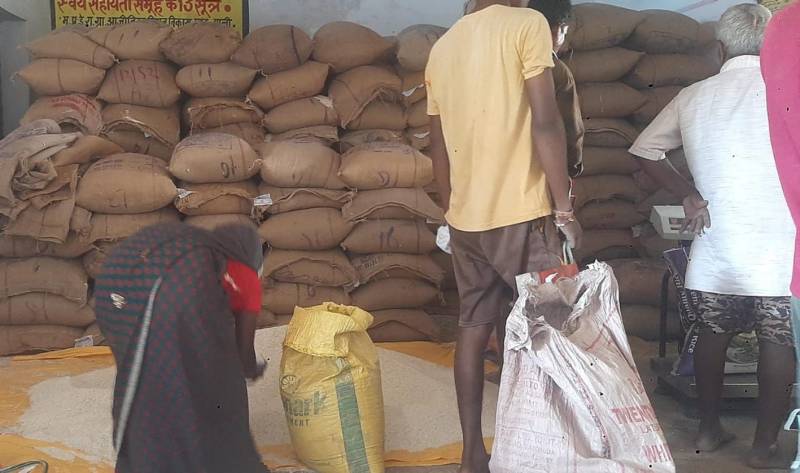 ग्रामीणों ने कहा- सीएम हेल्पलाइन में भी की गई है शिकायत