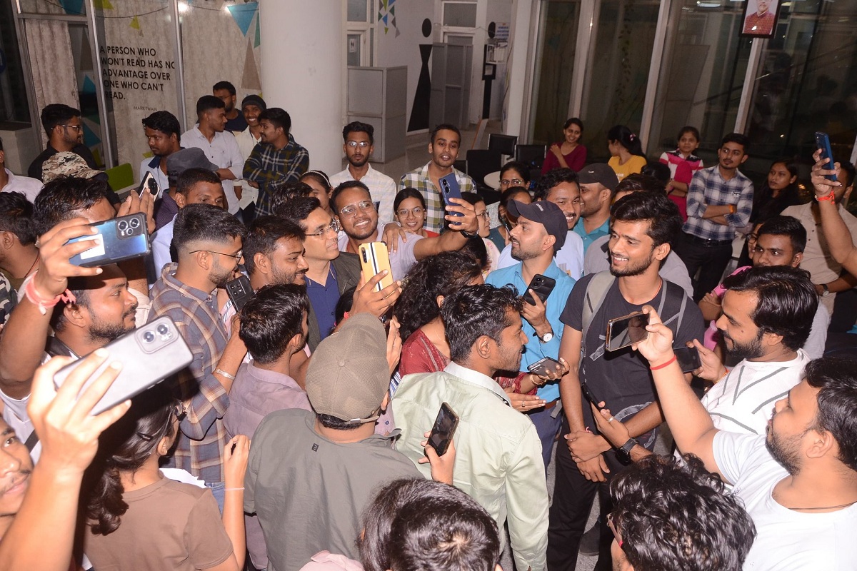 बॉलीवुड फिल्म 12th Fail के रियल हीरो पहुंचे रायपुर के नालंदा परिसर