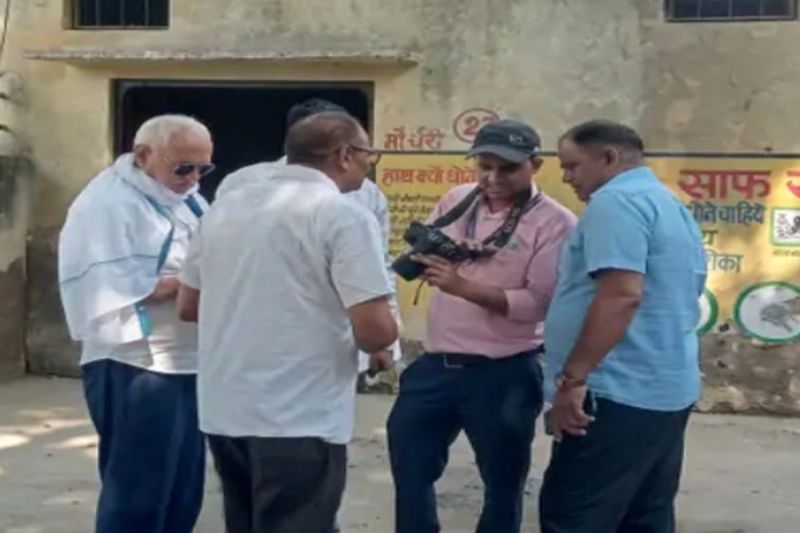 स्टेट हाइवे पर मिला अज्ञात शव, हत्या कर फेंकने की आशंका Unidentified body found on state highway, fear of murder and dumping