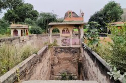 Ganga Sagar Talab : बर्बादी पर आंसू बहाता गंगासागर तालाब, ऐतिहासिक धरोहर हो रही
खस्ताहाल - image