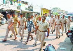 पुलिस का जनता को संदेश, अपराधी को कस्बे में घुमाया - image