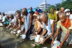 Pitr Visarjan: श्राद्ध पक्ष की अमावस्या 2 अक्टूबर, इस दिन करें ये विशेष उपाय,
पितृ दोष से मिलेगी मुक्ति, दूर होगी आर्थिक मानसिक समस्याएं - image