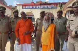 Gonda News: अयोध्या के मंदिरों में नाम और भेष बदलकर रहते थे हत्या के इनामी
आरोपी, 17 वर्षों से गोंडा पुलिस को दे रहे थे चकमा, जाने पूरा मामला - image