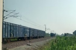 Gonda Rail news: मवेशी के कट जाने से इंजन का निकला हाउस पाइप बड़ा हादसा टला, आधे
घंटे तक बाधित रहा गोंडा- लखनऊ रेल मार्ग - image