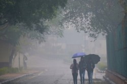 UP Rains: अगले 48 घंटे में चक्रवात तूफान दाना का दिख सकता असर, इन जिलों में
बारिश के आसार - image