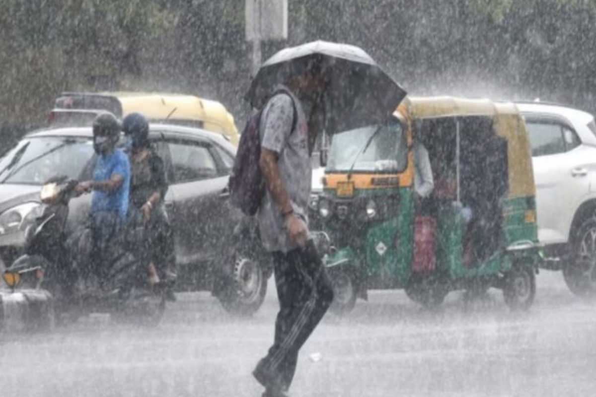 Weather update: यूपी के इन जिलों में कल बारिश के आसार, दिवाली के बाद बढ़ सकती
ठंड, IMD latest update