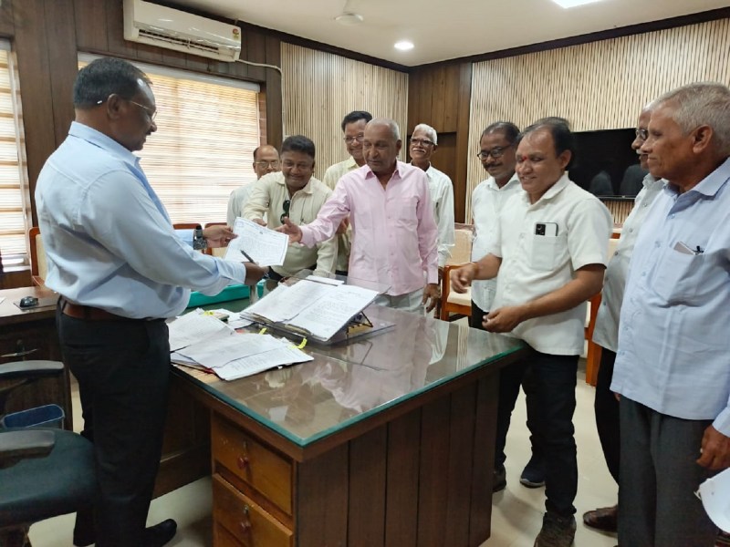 किसानों ने अपर कलेक्टर से की मुलाकात, दिया आवेदन