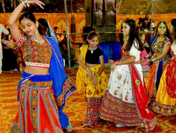 Dandiya and Garba dances were celebrated on the last day of Navratri
