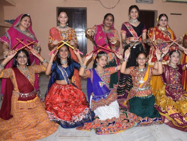 Dandiya and Garba dances were celebrated on the last day of Navratri