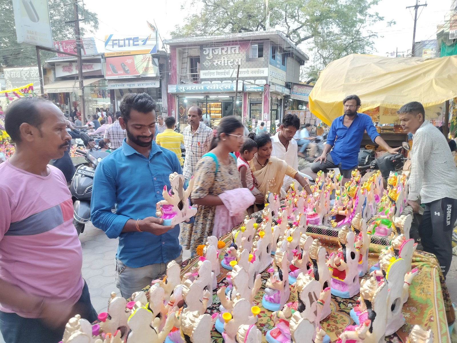 लक्ष्मी पूजा आज, पर्व विशेष की तैयारी हुई पूर्ण