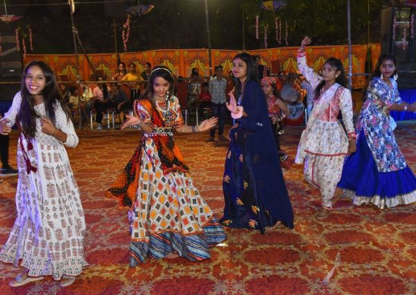 Dandiya and Garba dances were celebrated on the last day of Navratri
