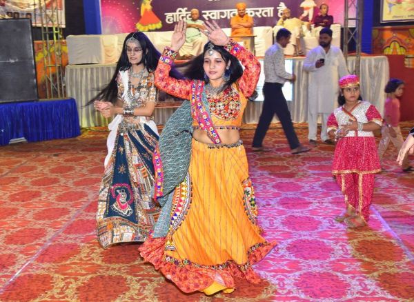Dandiya and Garba dances were celebrated on the last day of Navratri