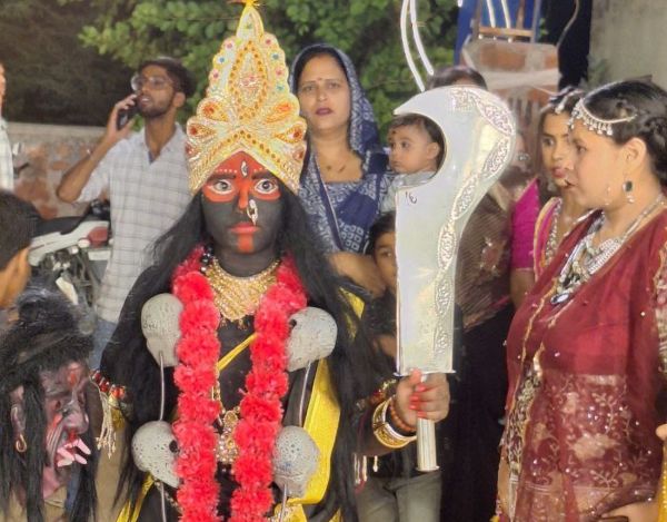 Dandiya and Garba dances were celebrated on the last day of Navratri