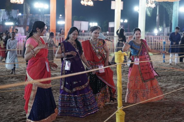 Garba 2024: People are doing Garba in these songs in Garba