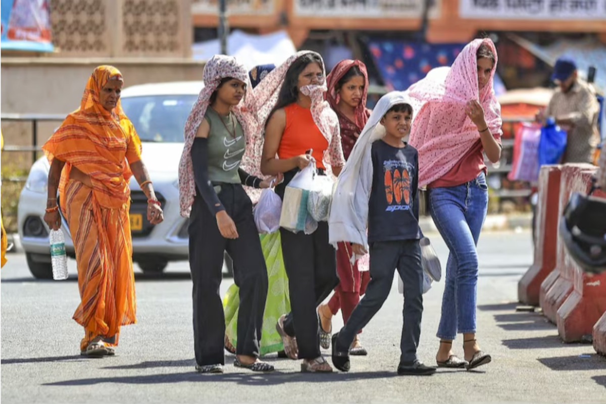 Lakhimpur weather Update: सुबह हल्की ठंडक, दोपहर में गर्मी और उमस ने किया बेहाल,
मौसम विभाग का अलर्ट जारी