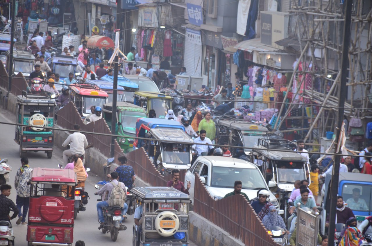 CG Traffic: सिस्टम बेहाल! थाने के सामने ट्रैफिक जाम, लोगो को आने जाने में हो रही
दिक्कत, देखें Photo..