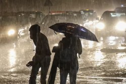 UP Rain: लखनऊ सहित पूर्वी और पश्चिमी जिलों में बारिश के आसार, मौसम विभाग की नई
भविष्यवाणी - image