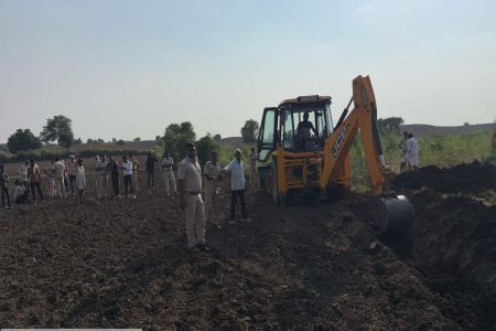वन विभाग की 300 बीघा भूमि से हटवाया अतिक्रमण Encroachment removed from 300 bighas of forest department land