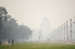 Air Pollution: दिल्ली की हवा हुई जहरीली, आनंद विहार में एक्यूआई 407 और गाजियाबाद
में 320 अंक पहुंचा - image