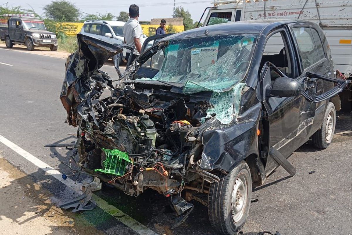 Rajasthan Road Accident: सुंधा माता के दर्शन कर लौट रहे श्रद्धालुओं की कार पिकअप
में घुसी, पति-पत्नी सहित 3 की मौत