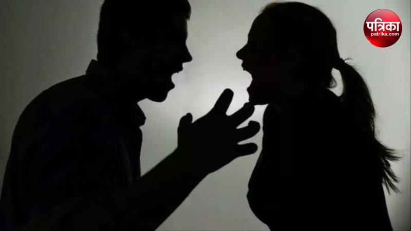 Boyfriend slaps girlfriend after seeing her with another young man in Amroha